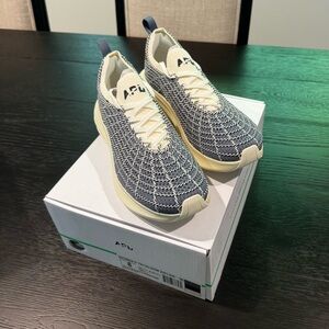 NWT APL Zipline Slate/navy/pristine size 8 women’s